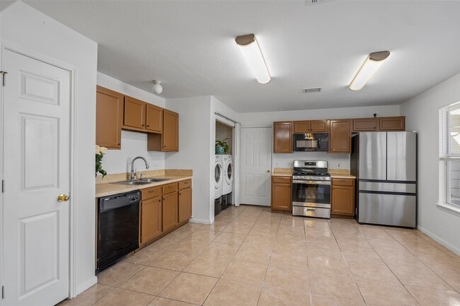 Building Photo - 6443 Mountain Pines Ln