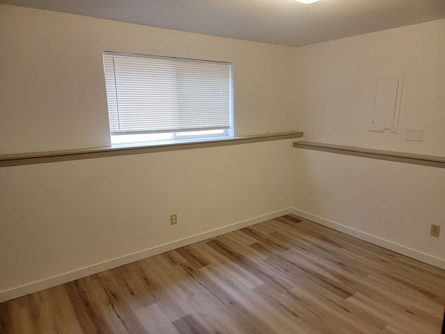 Building Photo - 4-Bedroom 2 Full Bath Home In The Valley -...