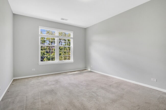 Building Photo - 210 Rosehall Dr