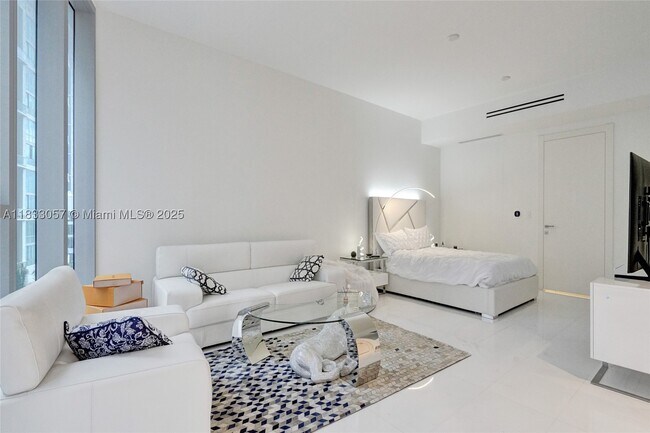 Building Photo - 300 Biscayne Blvd