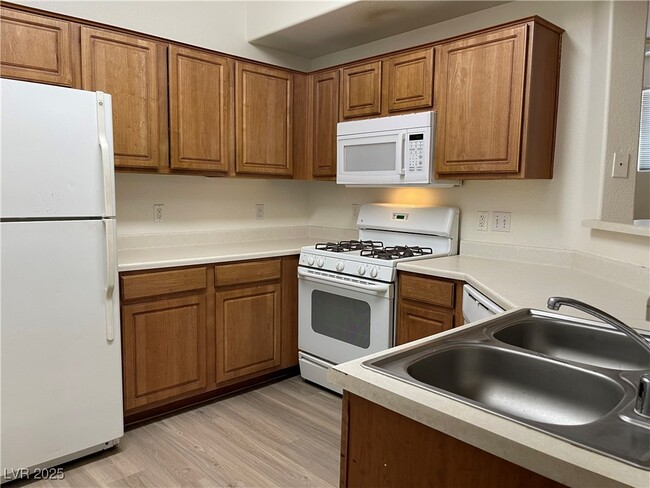 Building Photo - 5855 Valley Dr