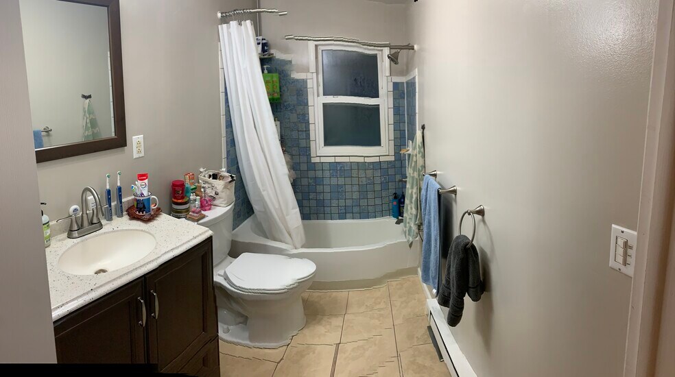 Building Photo - 467 Troy Rd