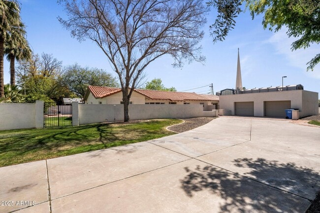 Primary Photo - 6319 N Central Ave