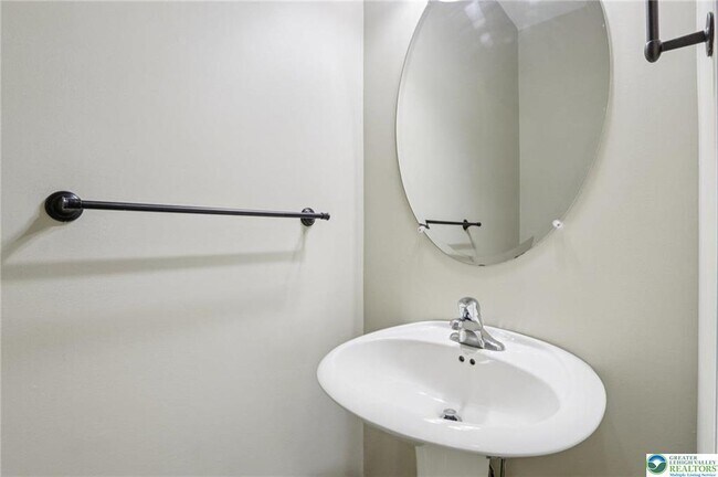 Building Photo - 270 Milkweed Dr