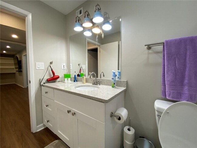 Building Photo - 704 Dunbar Dr