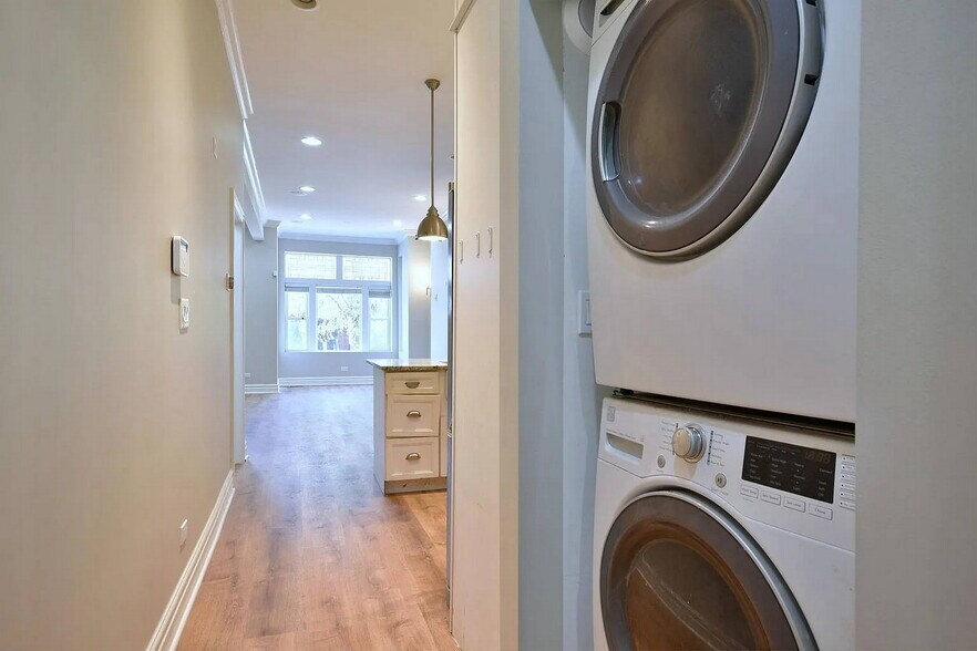 Building Photo - 1316 N Artesian Ave