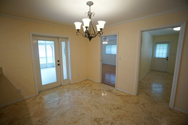 Building Photo - West Tampa Updated 3 Bed/ 2 Bath Home