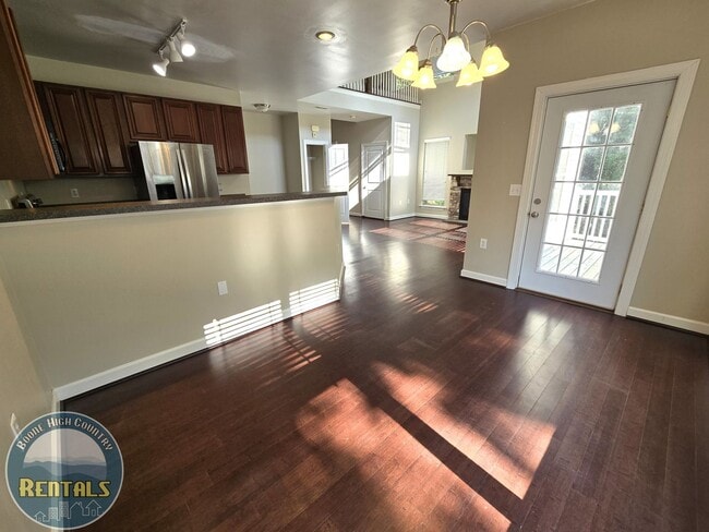 Building Photo - 194 Azor Ct