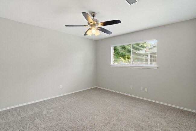 Building Photo - 2119 Williamsburg Ct S