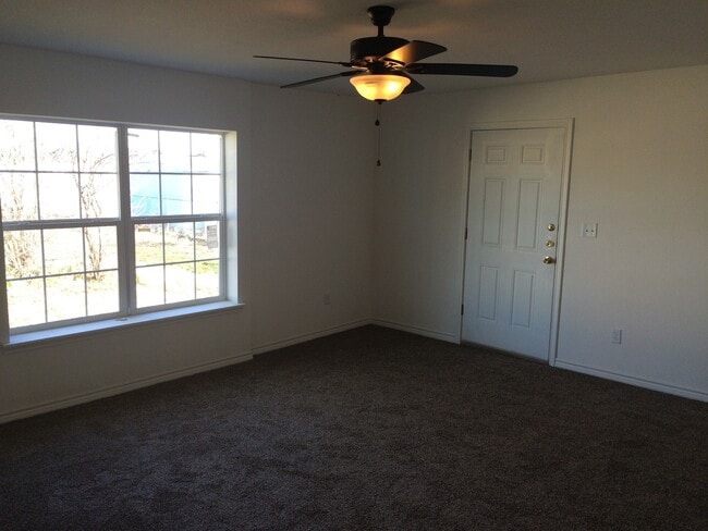 Building Photo - 910 Lane Ave