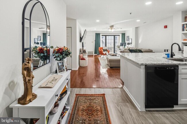 Building Photo - 2 Leverington Ave