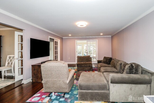 Building Photo - 71 Woodbridge Ave