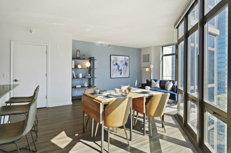 Building Photo - 335 N Desplaines St