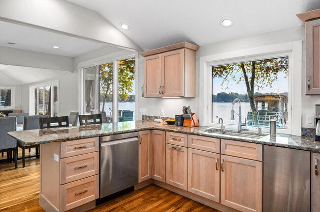Building Photo - 8075 Outer Dr S