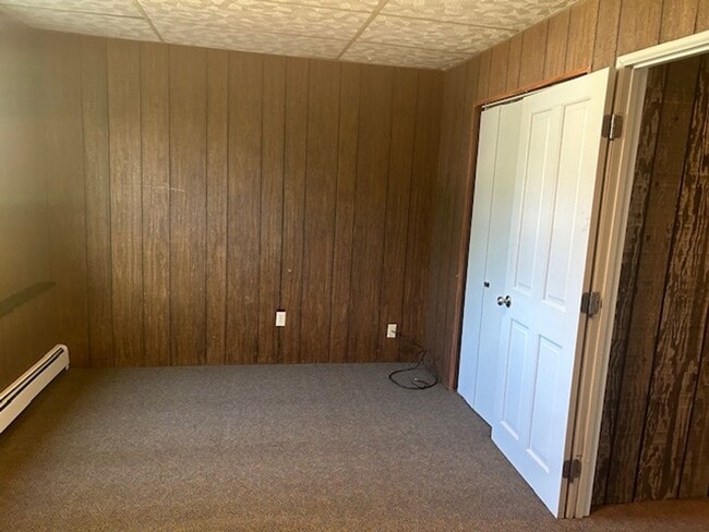 Building Photo - 2262 square foot 4/2.5/2 home