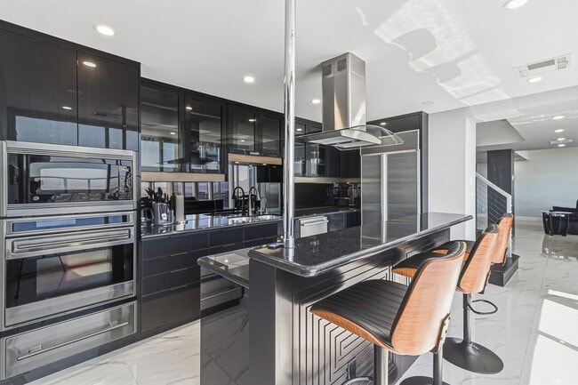 Building Photo - 3111 Bel Air Dr