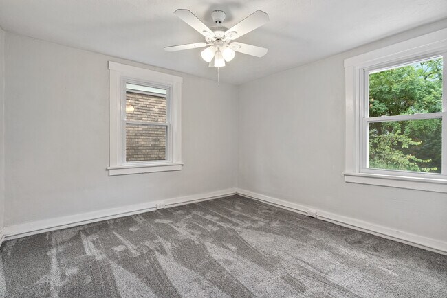 Building Photo - 2242 Manor Ave