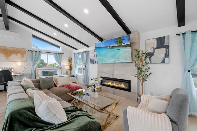 Building Photo - 5048 Bluff Pl