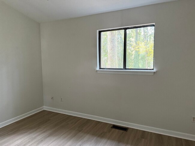 Building Photo - 203 Parkbrook Cir