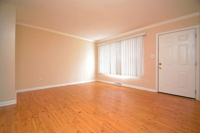 Building Photo - 3BR Ranch – Near Whitewater Center & I-485