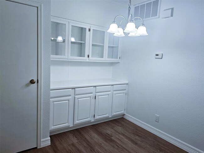 Building Photo - 921 Marine Dr