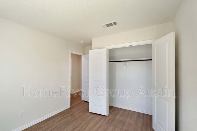 Building Photo - 806 Walnut Ave