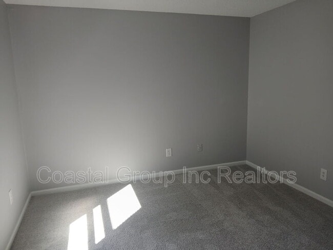 Building Photo - 2449 Reagan Ave