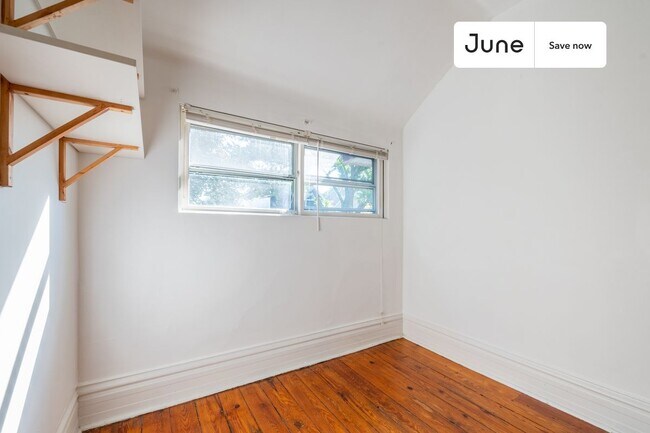 Building Photo - 3434 N Paulina St