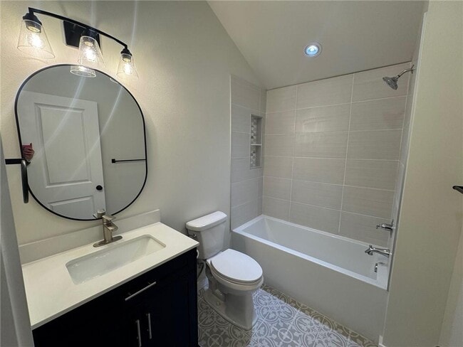 Building Photo - 716 N Madison St