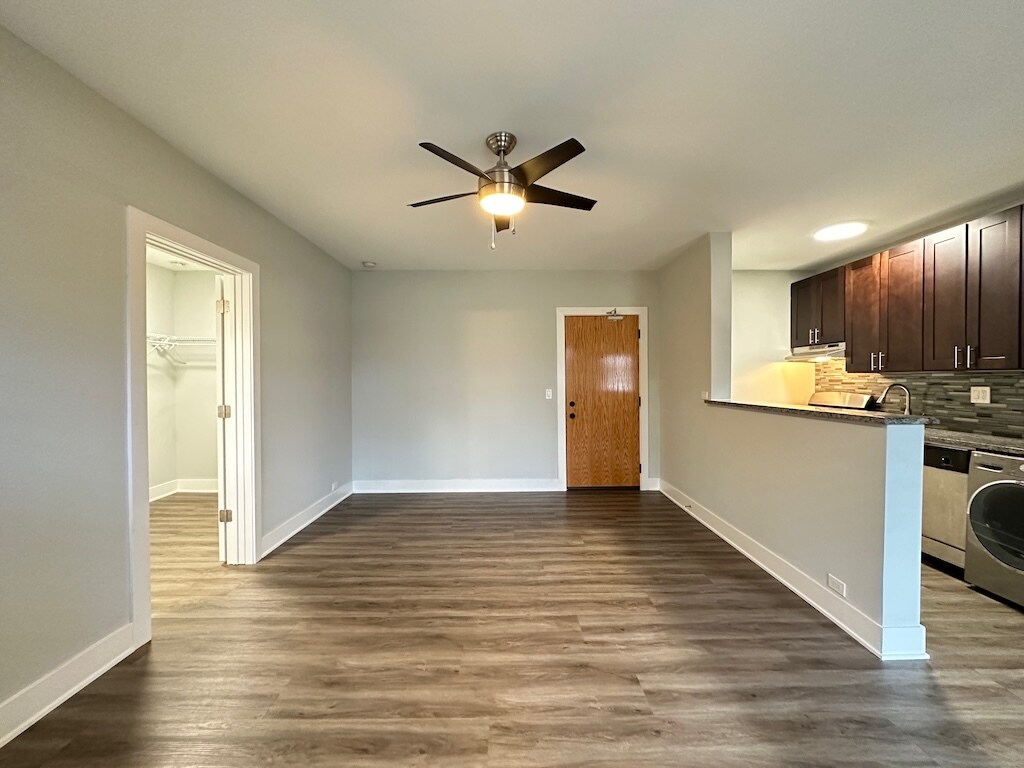Building Photo - 735 Judson Ave