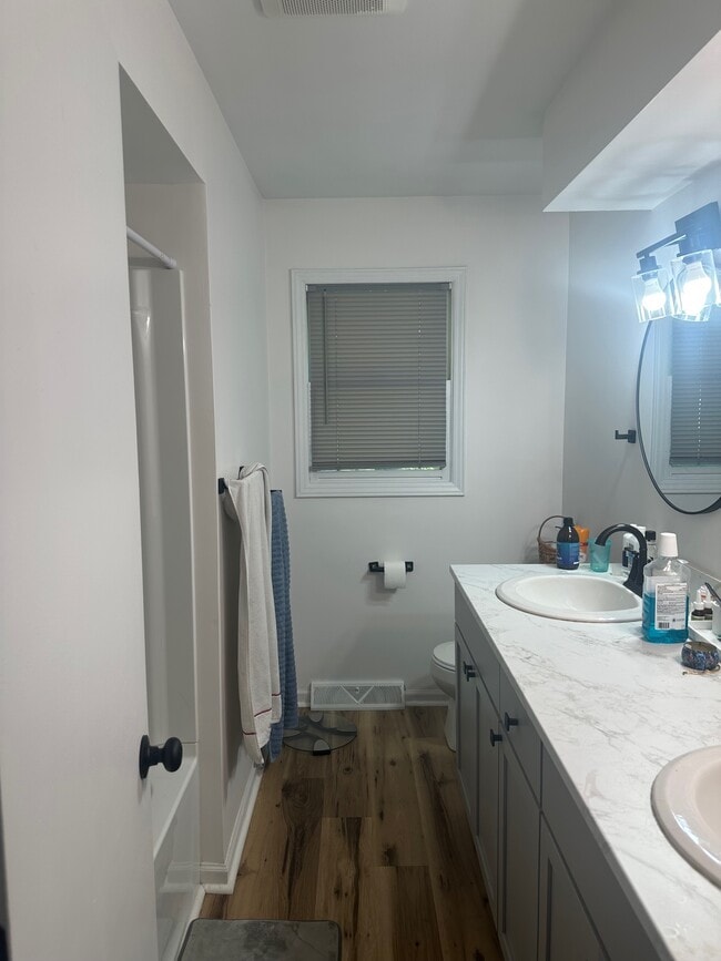 Building Photo - 2973 Memorial Dr