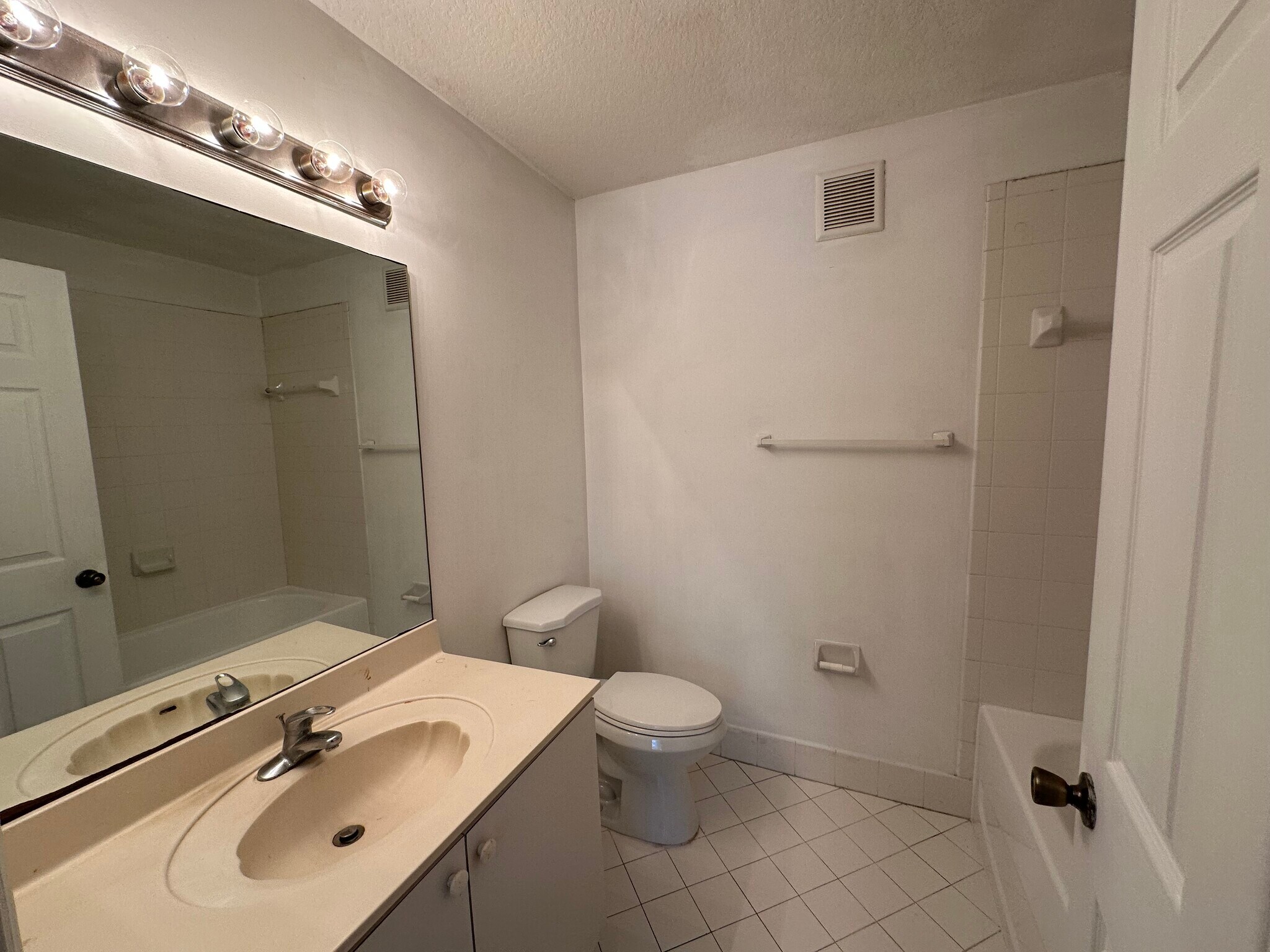 Building Photo - 1261 SE 31st Ct