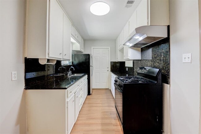 Building Photo - 5907 Nelwyn St