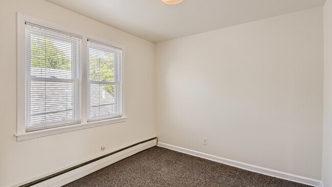 Building Photo - 512 Porter St