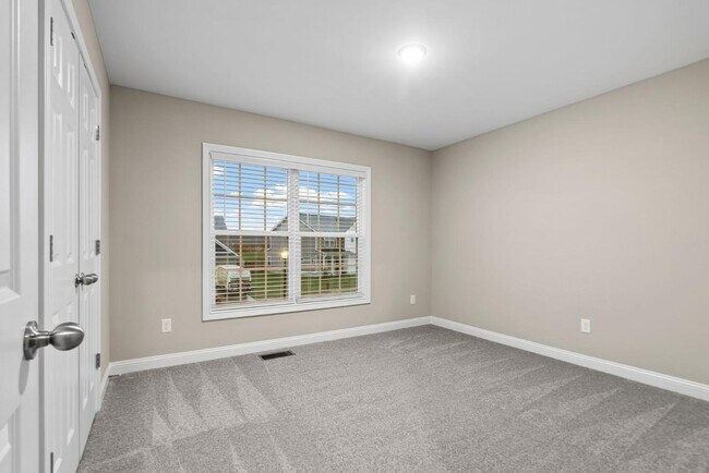 Building Photo - 677 Shaker Dr