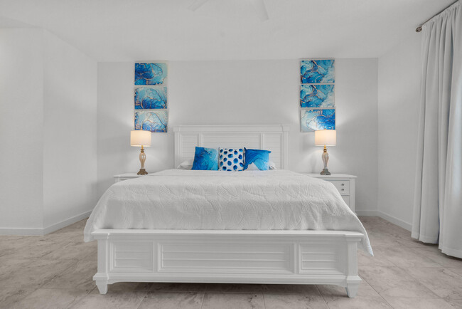 Building Photo - 4491 NW Oakleaf Ct