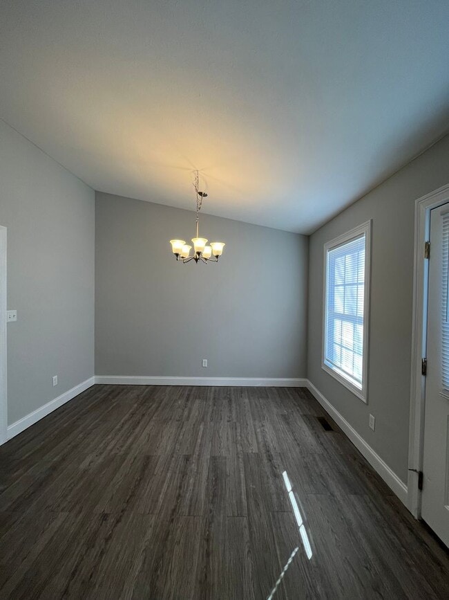 Building Photo - Now Leasing! Move In Ready home with 2 car garage and fenced in backyard!