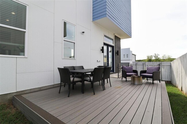 Building Photo - 6113 Sendero Hills Pkwy