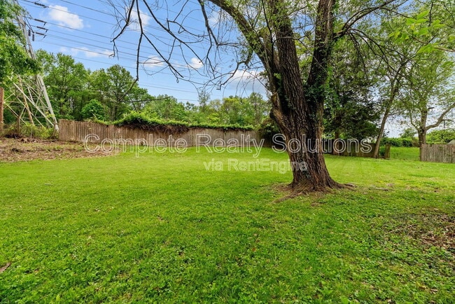 Building Photo - 7563 Haywood Dr