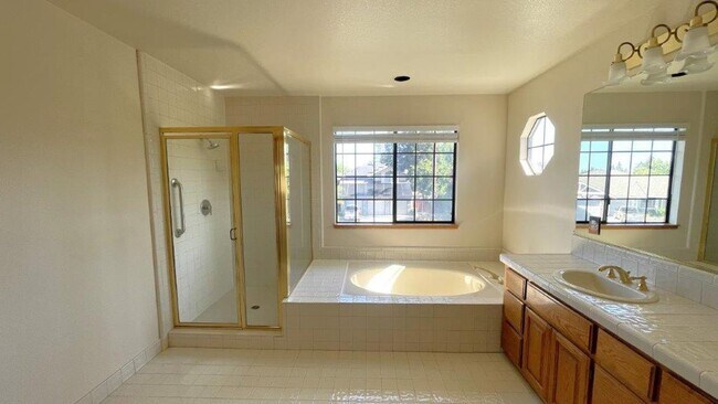 Building Photo - Walnut Creek Northgate neighborhood! Beaut...