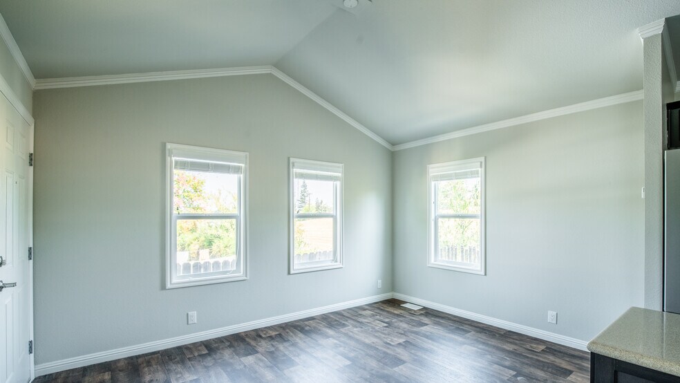 Building Photo - 408 Springvalley Dr