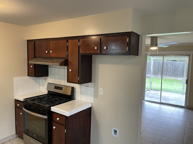 Building Photo - 1333 Woodside Dr