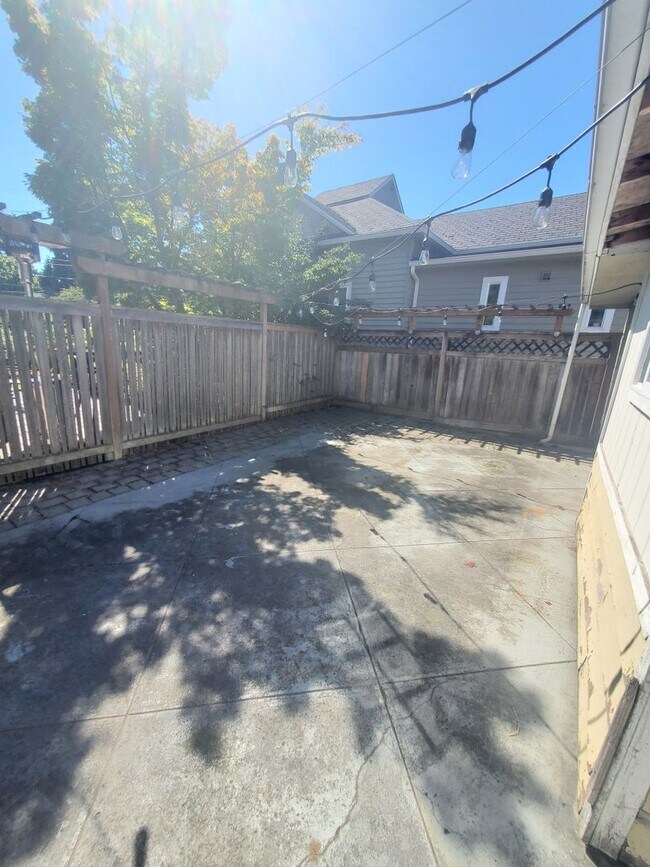 Building Photo - Classic 4 Bedroom Tudor in Desirable Maple...
