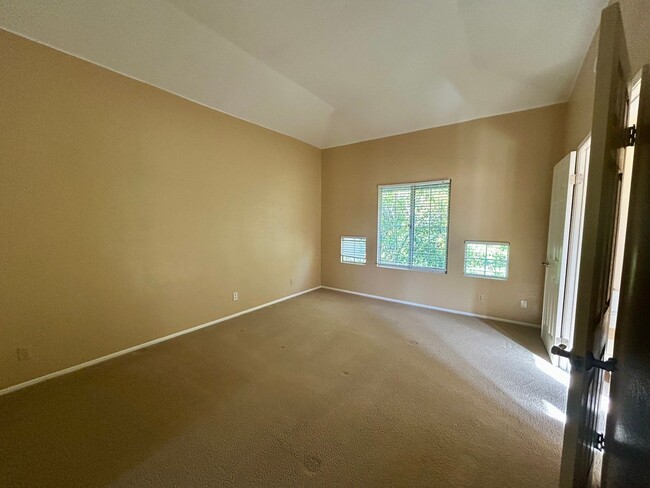 Building Photo - San Roque 3 Bedroom Townhouse - Available Late January