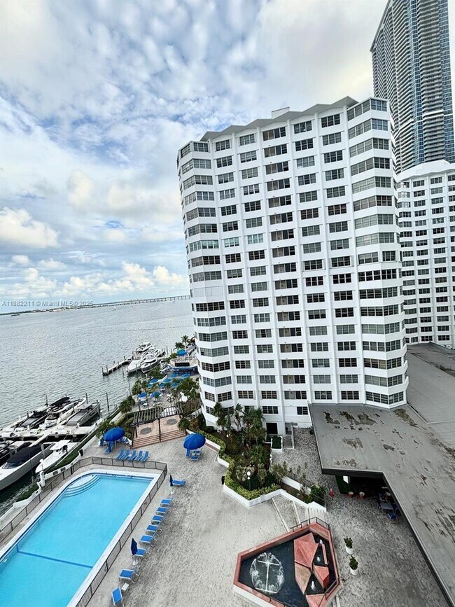 Building Photo - 801 Brickell Bay Dr