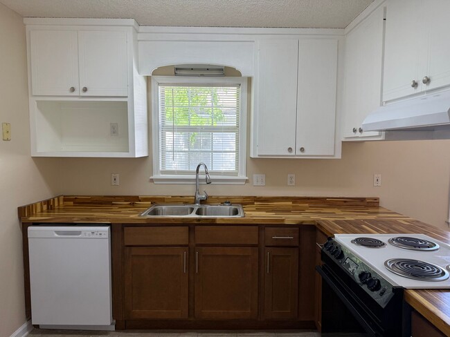 Building Photo - Beautiful Home in Valdosta, Ga!