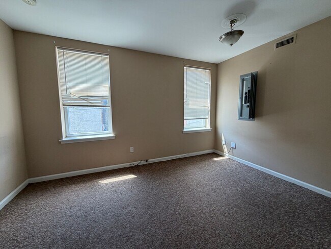 Building Photo - 1725 W Berks St