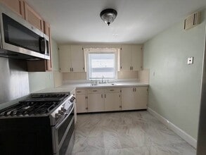 Building Photo - 36 Barstow St