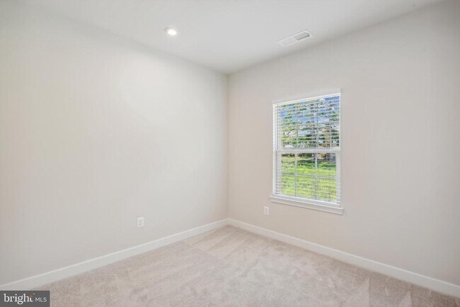 Building Photo - 19753 Grn Vlg Dr