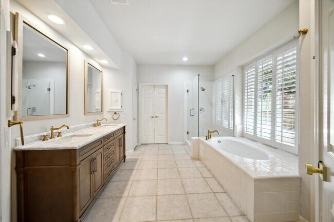 Building Photo - 3718 Bayou Bend Ct